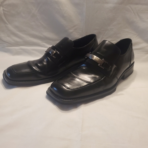 Kenneth Cole Reaction Bottoms Away Loafers Black Leather Chrome Accent Size 12 - Picture 2 of 16